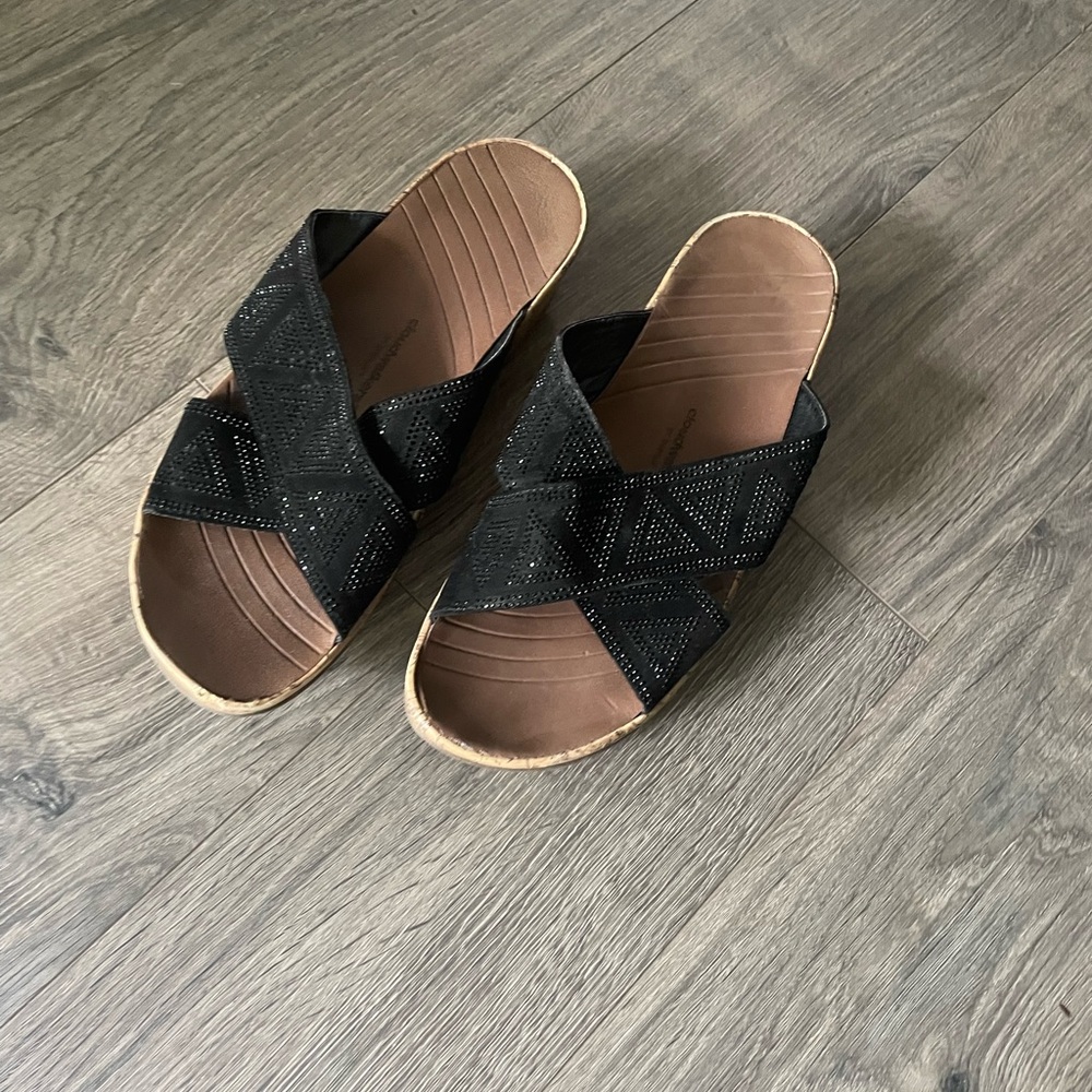Cloud walkers By Avenue 11W
Gina Studded Criss Cross
Faux Suede Slide Sandal